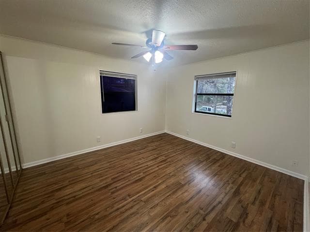 Building Photo - 2331 Live Oak Cir
