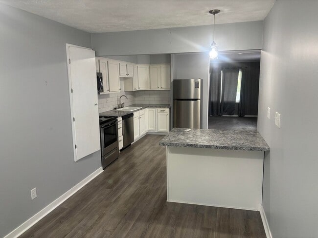Building Photo - 3-bedroom, 2 bath house available now