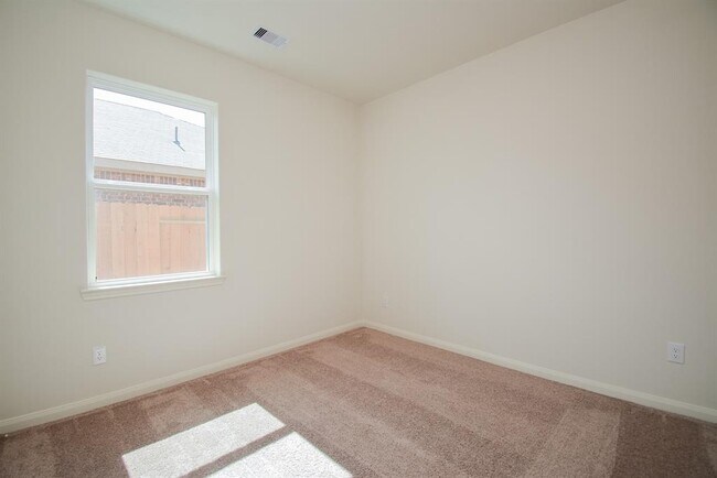 Building Photo - 569 Amberwood Pk Dr