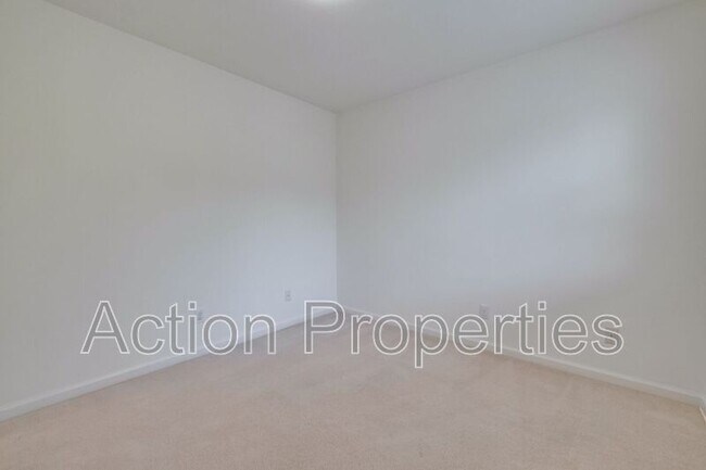Building Photo - 857 Markham Terrace