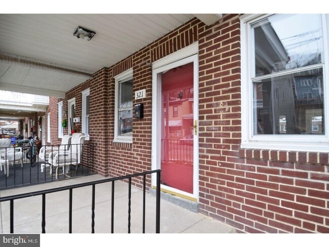 Building Photo - 321 Hermitage St