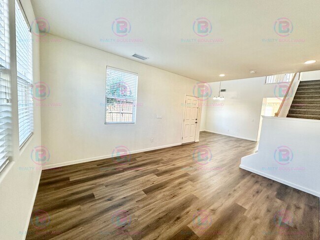 Building Photo - Spacious 4-Bedroom 3 Bath, 3 Car Garage Home with Loft, Living Room and Family Room Outdoor Kitch...