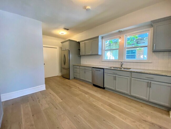 Building Photo - 2401 Darien St