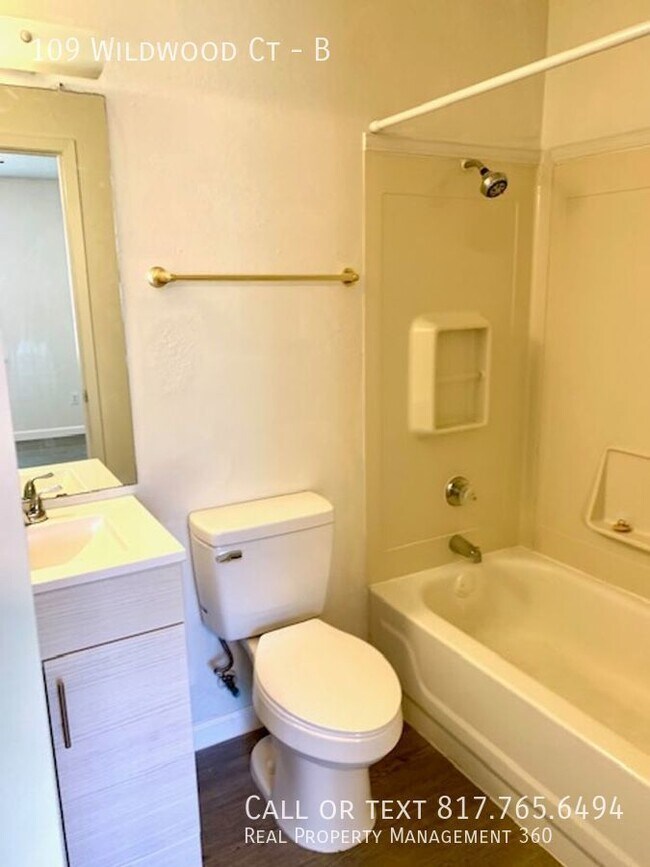 Building Photo - Close to downtown Grapevine