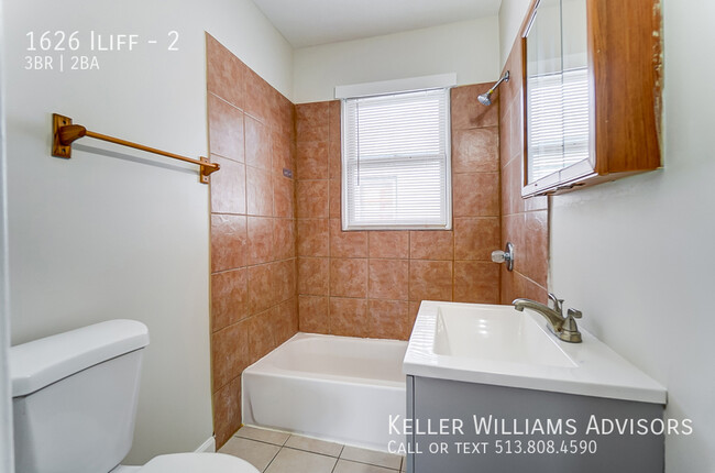 Building Photo - New 3BD avail now - 2 full baths and priva...