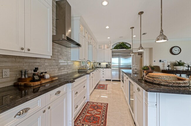 Building Photo - 825 Marbella Ln