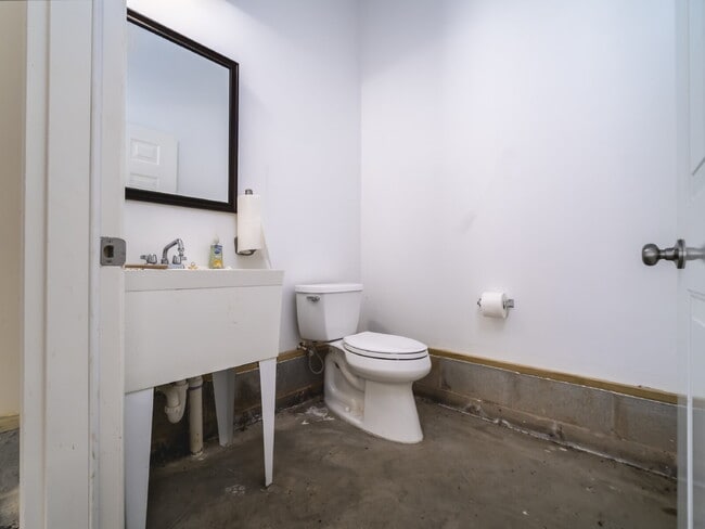 Building Photo - Unique Live/Work Opportunity With Large Fenced Yard Plus Outdoor Storage