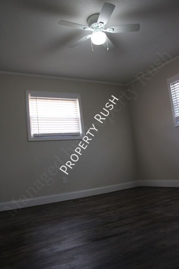 Building Photo - 209 Signal View St