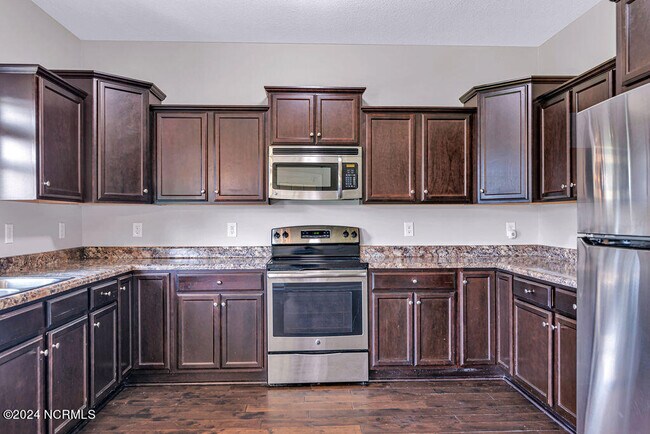 Building Photo - 402 Derrick Dr