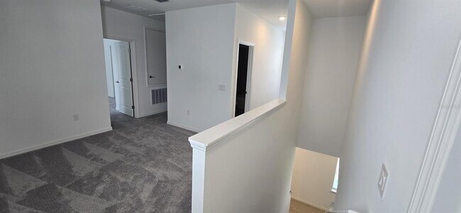 Building Photo - 1848 Shadow Box Bnd