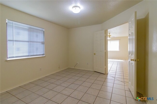 Building Photo - 1203 Fox Creek Dr