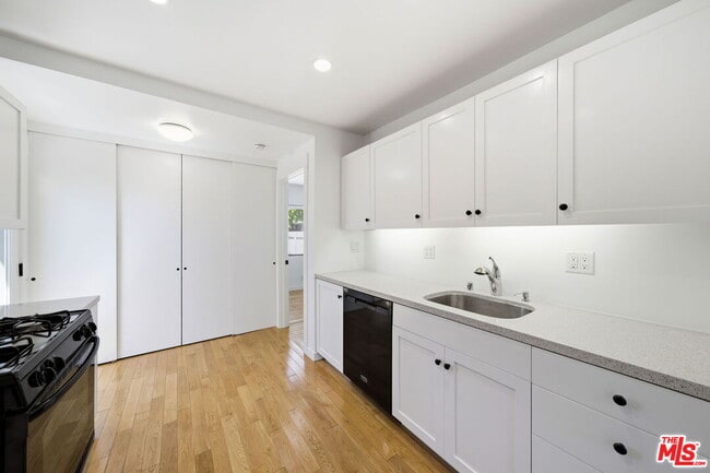 Building Photo - 1741 N Ave 46