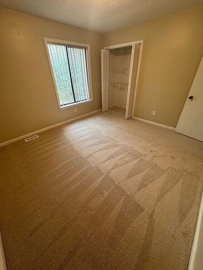 Building Photo - Enjoy Lakefront Luxury Year Round! $250 Off First Full Month's Rent!