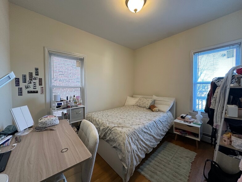 Bedroom 4 - 143 Hillside St