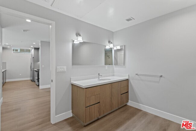 Building Photo - 1223 Hayworth Ave