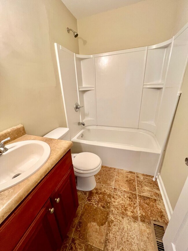 Building Photo - 2 Bed 1 Bath in East Nashville by Shelby $1525/mo