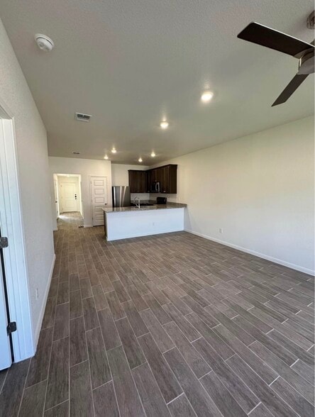 Building Photo - 901 Switchgrass Dr