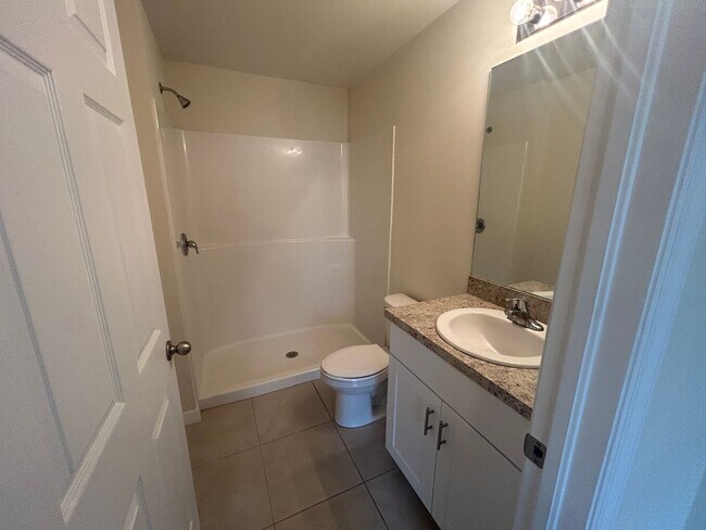 Building Photo - 3927 NE 23rd Pl