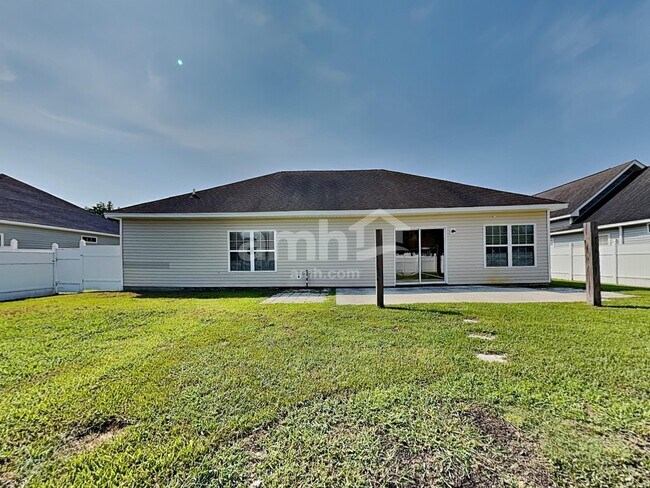 Building Photo - 521 Amsonia Cir
