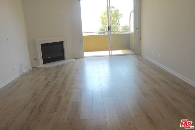 Building Photo - 1211 Sunset Plaza Dr