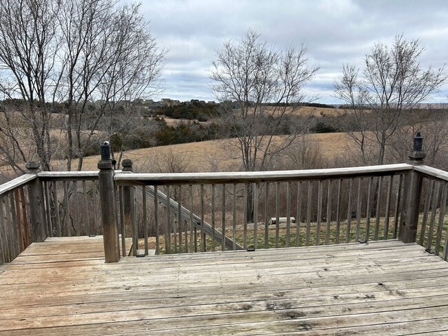 Building Photo - Large Beautiful Home!