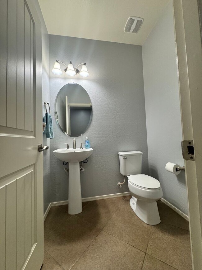 Building Photo - 4 BEDROOM HOME IN COLDWATER RANCH