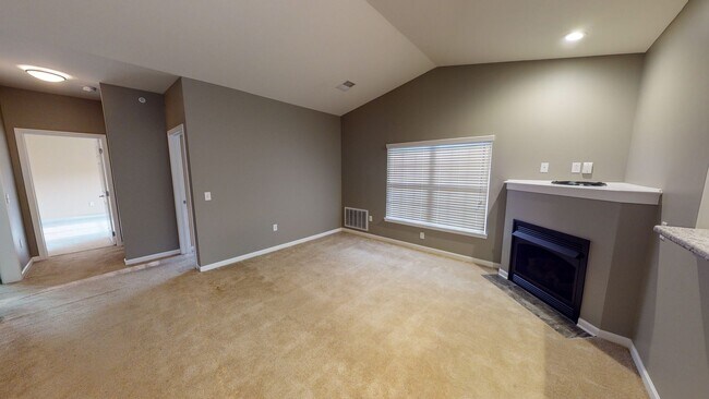 Building Photo - First Floor Rear View Three Bedroom in a Gated Community!