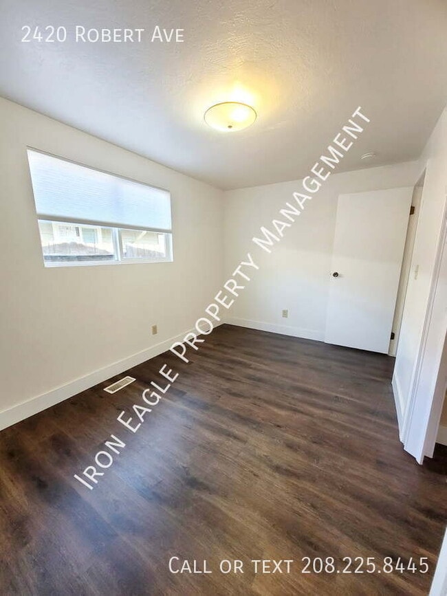 Building Photo - 2420 Robert Ave