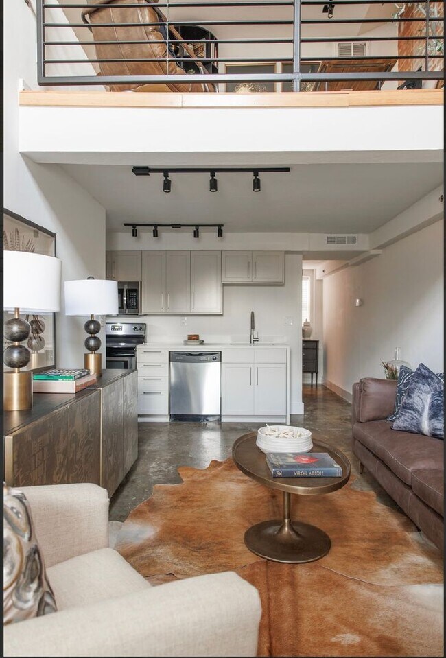 Building Photo - One bedroom loft in Midtown OKC!