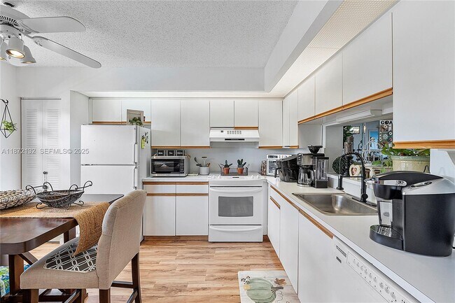 Building Photo - 12901 SW 15th Ct