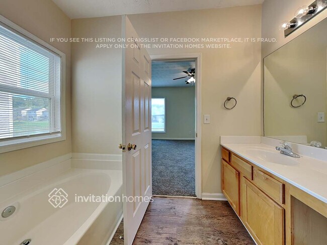 Building Photo - 401 Pondweed Dr