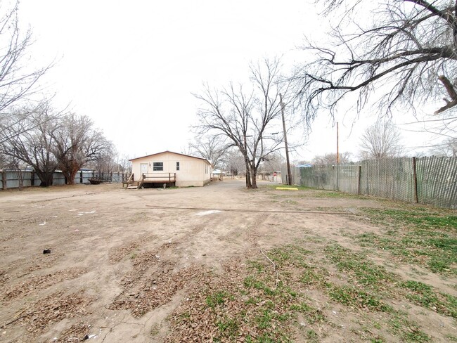 Building Photo - 4 Bed, 3 Bath Home Available in Bosque Farms!