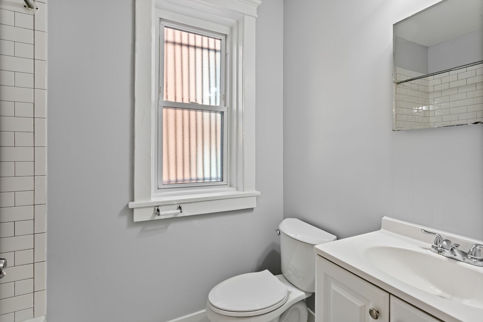 Building Photo - 7451 N Greenview Ave