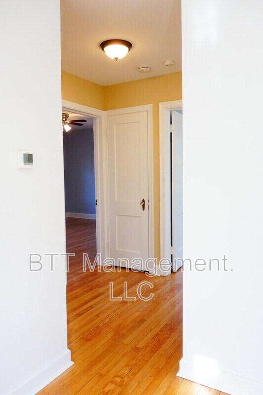 Building Photo - 907 Hudson Ave