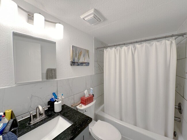 Building Photo - Beautiful, Renovated 4 Bedroom, 2 Bathroom...