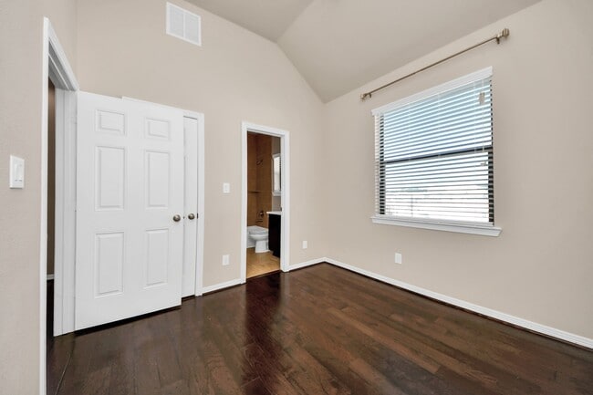 Building Photo - 2707 King's Retreat Cir