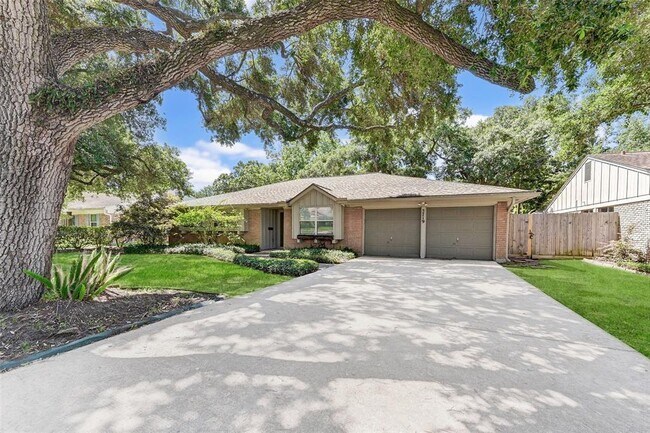 Building Photo - 5719 Willowbend Blvd