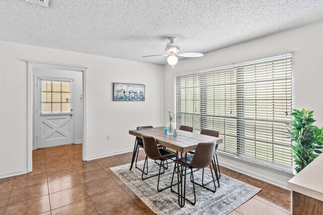 Building Photo - 12336 Perkins Rd