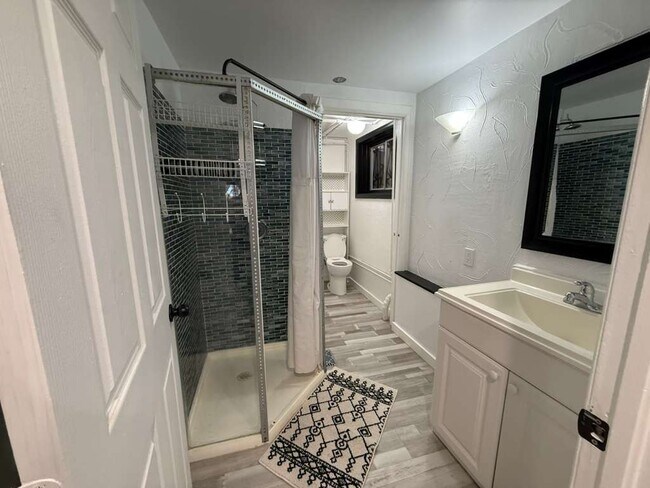 Building Photo - 706 E Stuart St