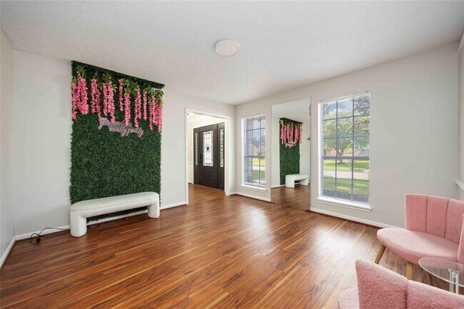 Building Photo - 5511 Green Timbers Dr