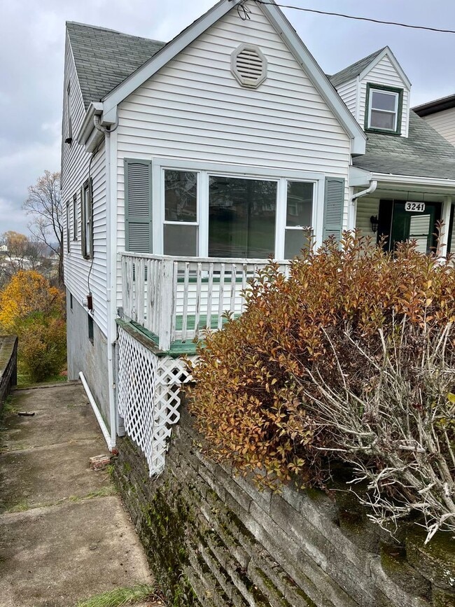 Building Photo - Three Bedroom Single Family House