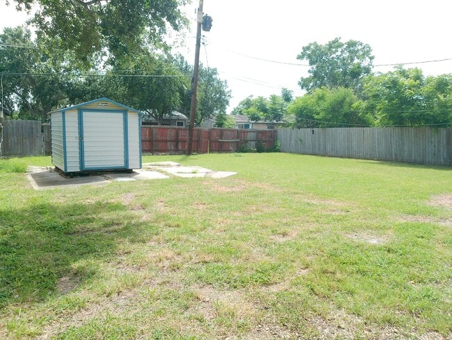 Building Photo - 3510 Austin St