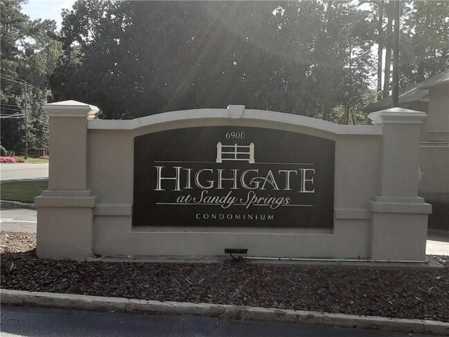 Building Photo - 6900 Roswell Rd