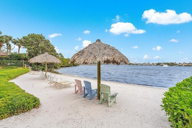 Building Photo - 1000 Scotia Dr