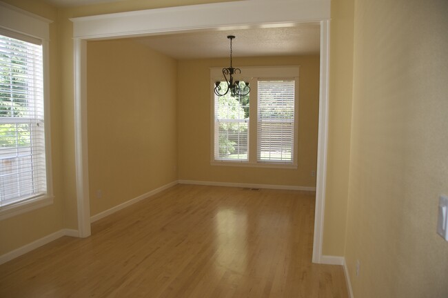 Formal living and dining room - 3921 NW Banff Dr