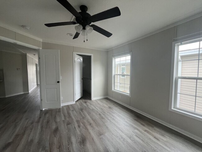 Building Photo - 266 Mongoose Ln