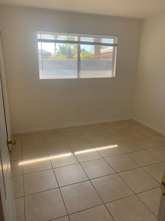 Building Photo - Pet Friendly Palm Desert Home