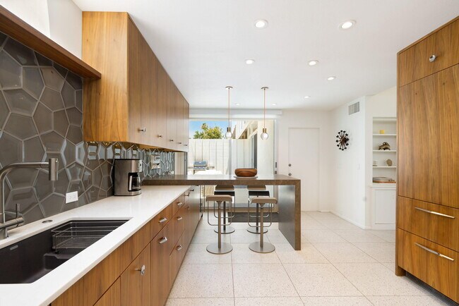 Building Photo - 72915 El Paseo