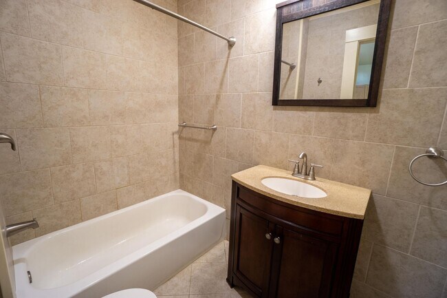 Building Photo - Available August 1, 2026 Beautiful 1st Flo...