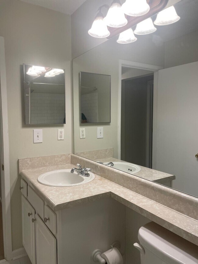 Building Photo - 6822 Glenridge Dr